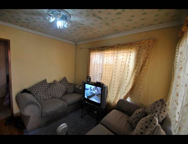 2 BEDROOM HOUSE FOR SALE IN DAWN PARK